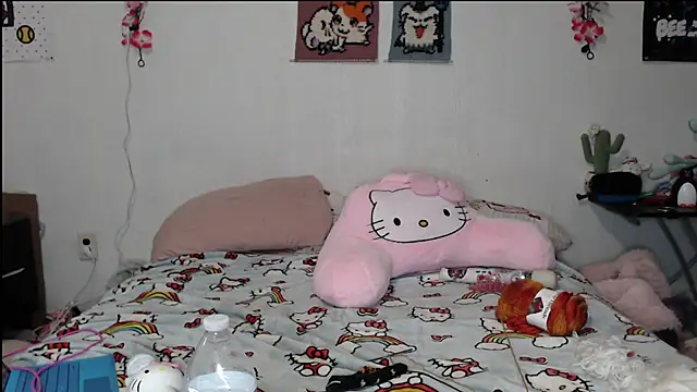 Cupcakecutie449 online show from 04/19/26, 05:07