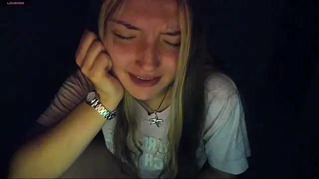 Alice bloom  online show from 12/17/25, 04:18