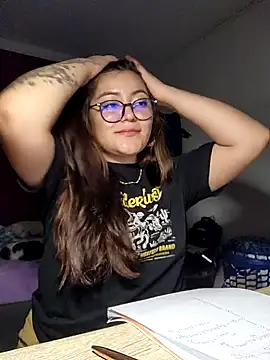 Snapshot of Sakura_0505 chatting on 10/18/25, 01:08 Sakura 0505 online show from 10/18/25, 01:08