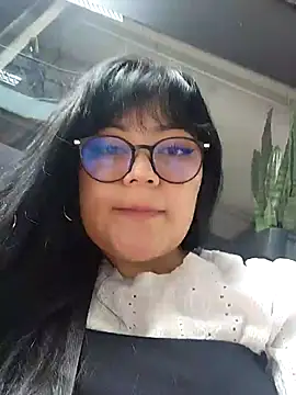 Snapshot of Sakura_0505 chatting on 11/15/25, 08:38 Sakura 0505 online show from 11/15/25, 08:38