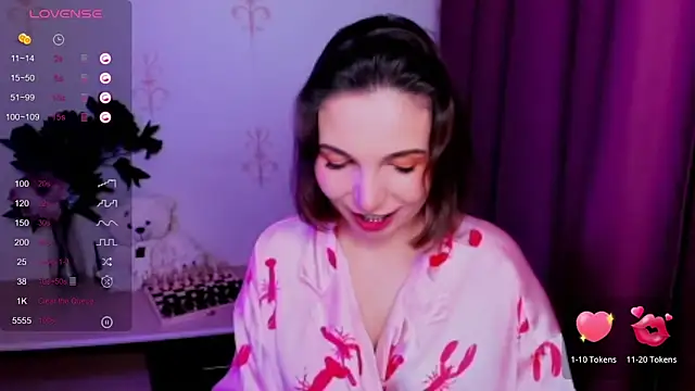 KindHazelHere  online show from 11/25/25, 12:21