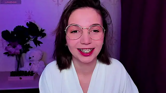 KindHazelHere  online show from 03/01/26, 12:12