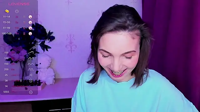 KindHazelHere  online show from 03/05/26, 08:21