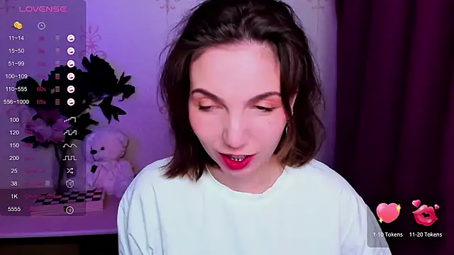 KindHazelHere  online show from 04/07/26, 10:20