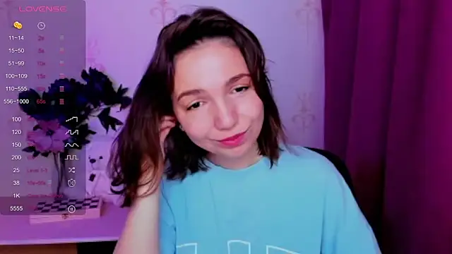 KindHazelHere  online show from 04/20/26, 08:28