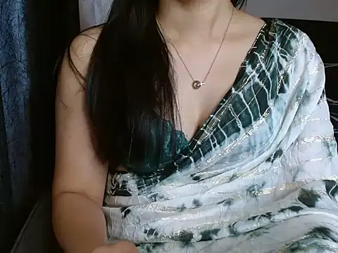 Snapshot of Divyani chatting on 01/15/25, 11:30 Divyani online show from 01/15/25, 11:30