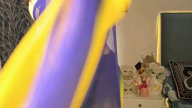 Snapshot of Divyani chatting on 04/10/26, 06:01 Divyani online show from 04/10/26, 06:01