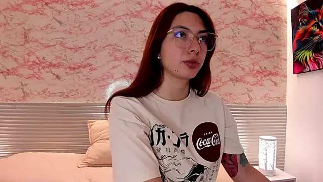 Snapshot of MilaaL chatting on 12/16/25, 07:19 MilaaL online show from 12/16/25, 07:19