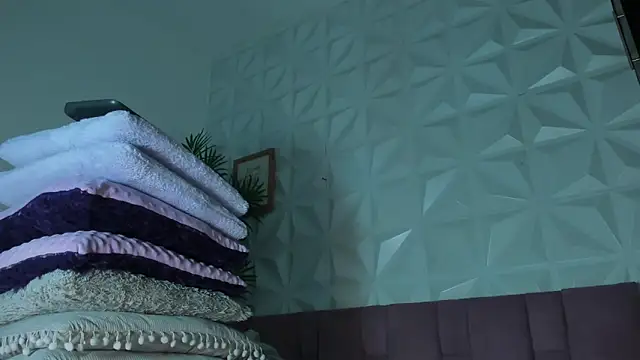 Hellen Sky online show from 10/15/25, 06:08