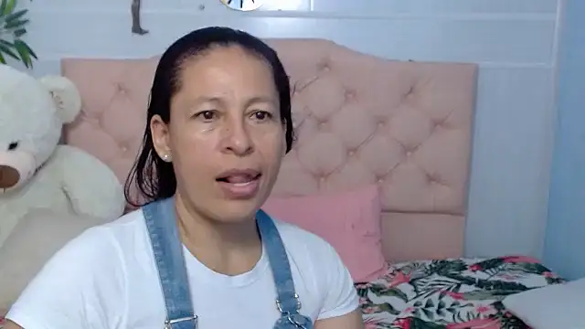 mature martina online show from 09/09/25, 10:42