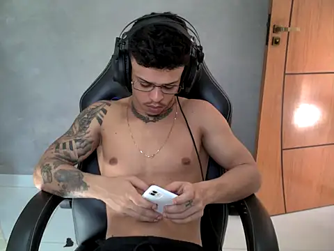 Gust027 online show from 04/15/26, 04:36