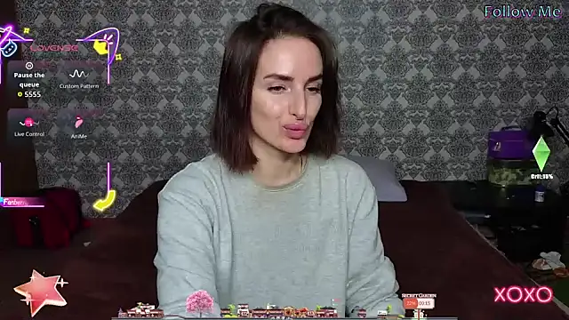 xx adrihanna xx online show from 10/10/25, 03:22