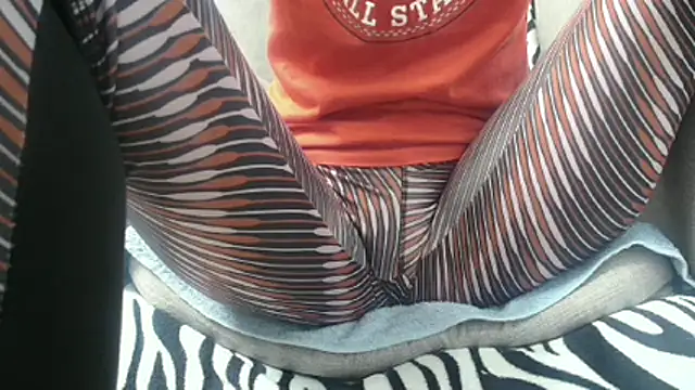 Snapshot of Web_Lady chatting on 11/21/25, 10:25 Web Lady online show from 11/21/25, 10:25