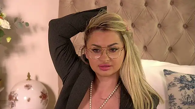 Denisse Perry online show from 09/10/25, 11:05