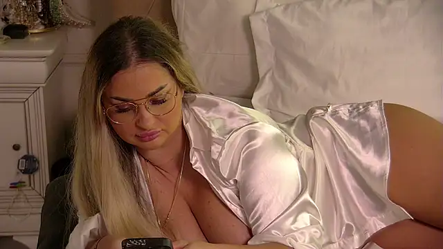 Denisse Perry online show from 02/15/26, 10:17