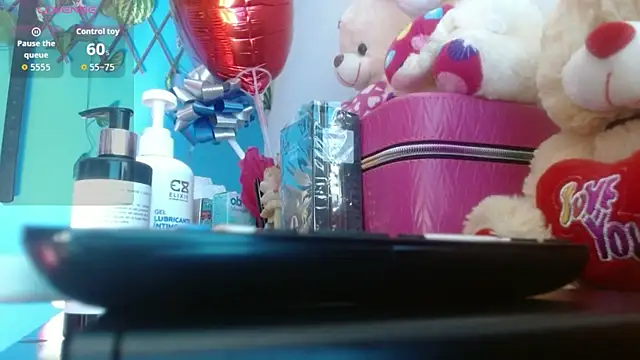 Snapshot of wendy_rivera_ chatting on 10/11/25, 10:58 wendy rivera online show from 10/11/25, 10:58