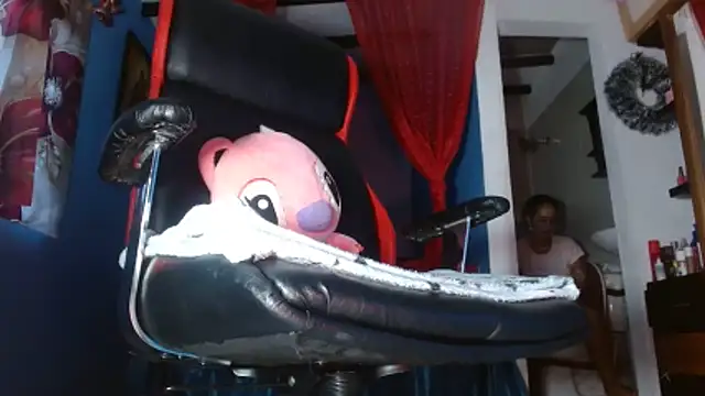 Snapshot of wendy_rivera_ chatting on 11/15/25, 11:07 wendy rivera online show from 11/15/25, 11:07