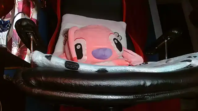 Snapshot of wendy_rivera_ chatting on 11/22/25, 12:26 wendy rivera online show from 11/22/25, 12:26