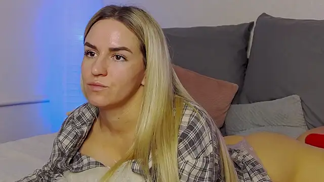 Snapshot of SofiJames chatting on 12/17/24, 09:17 SofiJames online show from 12/17/24, 09:17