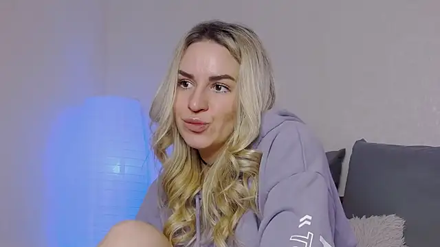 Snapshot of SofiJames chatting on 12/22/24, 07:44 SofiJames online show from 12/22/24, 07:44