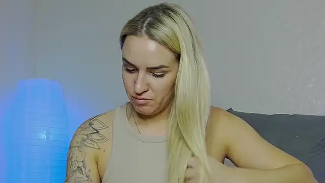 Snapshot of SofiJames chatting on 01/07/25, 09:18 SofiJames online show from 01/07/25, 09:18