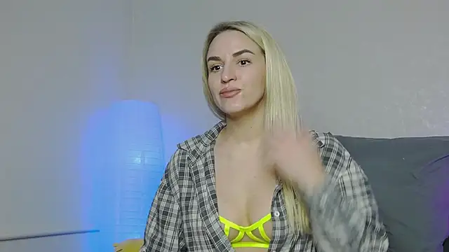 Snapshot of SofiJames chatting on 01/11/25, 06:14 SofiJames online show from 01/11/25, 06:14