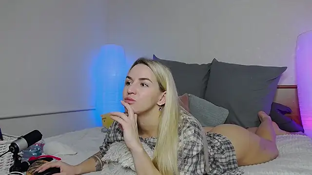 Snapshot of SofiJames chatting on 02/01/25, 06:32 SofiJames online show from 02/01/25, 06:32