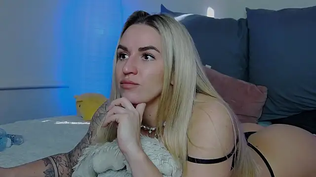 Snapshot of SofiJames chatting on 02/08/25, 06:22 SofiJames online show from 02/08/25, 06:22