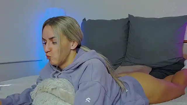 Snapshot of SofiJames chatting on 10/02/25, 07:15 SofiJames online show from 10/02/25, 07:15