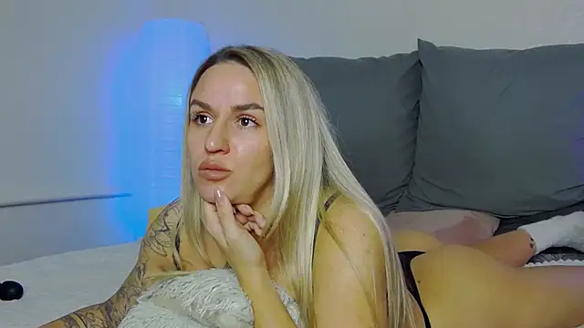 Snapshot of SofiJames chatting on 10/24/25, 06:54 SofiJames online show from 10/24/25, 06:54