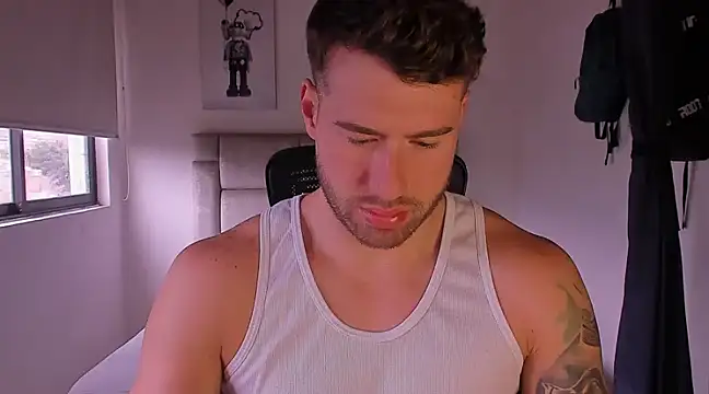 Snapshot of paul_rogerr chatting on 02/13/25, 04:50 paul rogerr online show from 02/13/25, 04:50