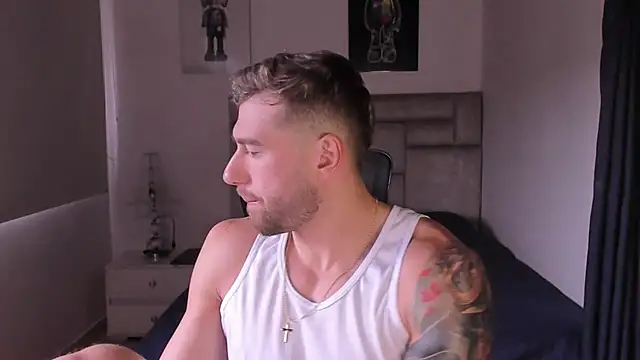 Snapshot of paul_rogerr chatting on 10/19/25, 01:56 paul rogerr online show from 10/19/25, 01:56