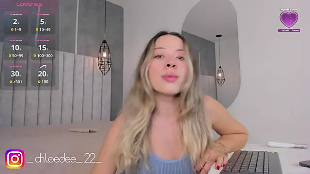 Snapshot of chloe_d chatting on 01/21/25, 09:57 chloe d online show from 01/21/25, 09:57