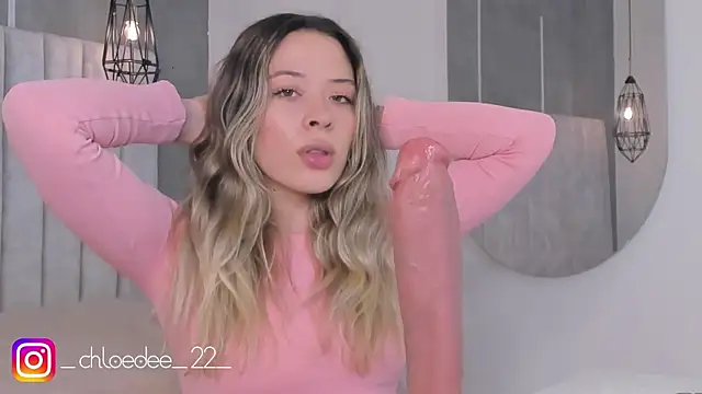 Snapshot of chloe_d chatting on 02/12/25, 02:43 chloe d online show from 02/12/25, 02:43