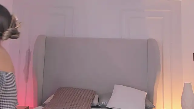 Snapshot of chloe_d chatting on 10/25/25, 01:07 chloe d online show from 10/25/25, 01:07