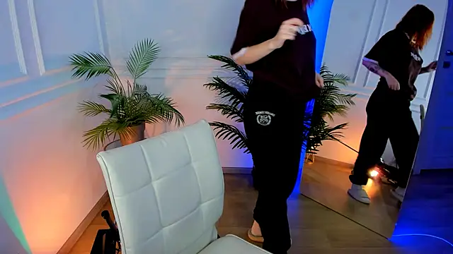 Mira  Blush online show from 11/16/25, 08:47