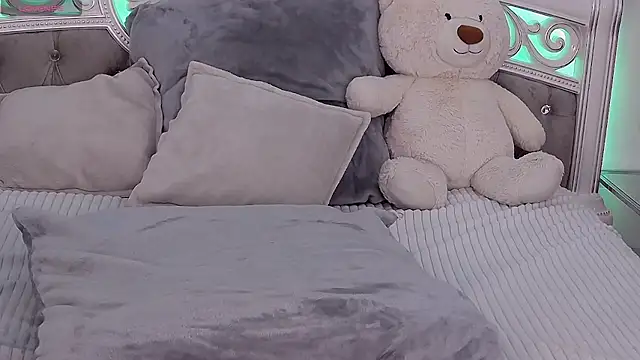 CrissyTaylor online show from 10/16/25, 03:18