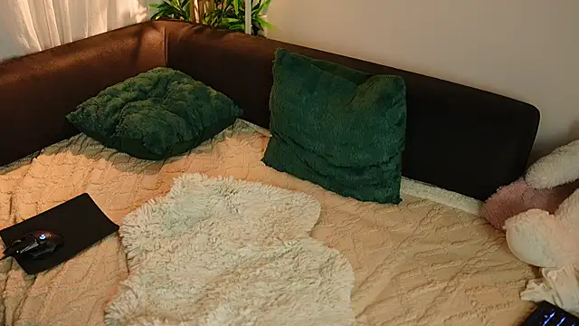 Snapshot of mbcaanna chatting on 12/22/24, 02:28 mbcaanna online show from 12/22/24, 02:28