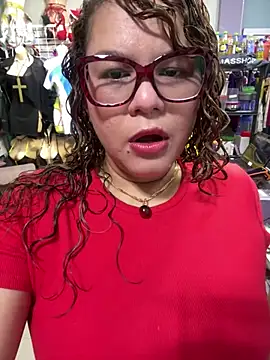 ROSALIALUCY online show from 07/05/26, 12:01