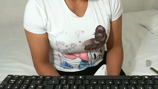 Snapshot of salome__milf chatting on 02/21/25, 02:39 salome milf online show from 02/21/25, 02:39