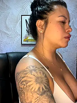 Snapshot of sexyyykloee chatting on 10/04/25, 07:23 sexyyykloee online show from 10/04/25, 07:23