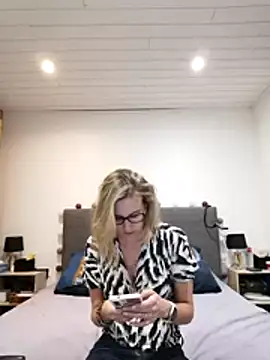 Snapshot of Madame_Callie chatting on 07/12/26, 08:22 Madame Callie online show from 07/12/26, 08:22