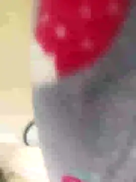 Snapshot of bruna_safadinhaa chatting on 01/01/25, 10:43 bruna safadinhaa online show from 01/01/25, 10:43