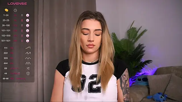 AishaCarter online show from 02/11/25, 09:35