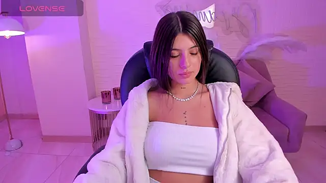 AlessiaCorleone  online show from 01/06/25, 06:52