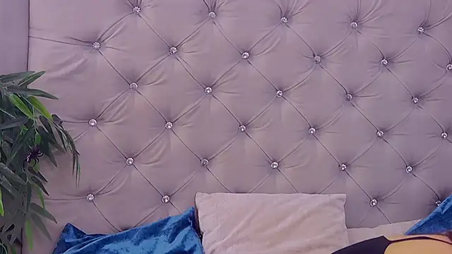 Snapshot of MeIisaLove chatting on 10/04/25, 07:45 MeIisaLove online show from 10/04/25, 07:45