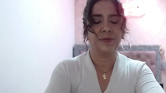 Snapshot of Victoria_meester chatting on 06/17/26, 01:56 Victoria meester online show from 06/17/26, 01:56