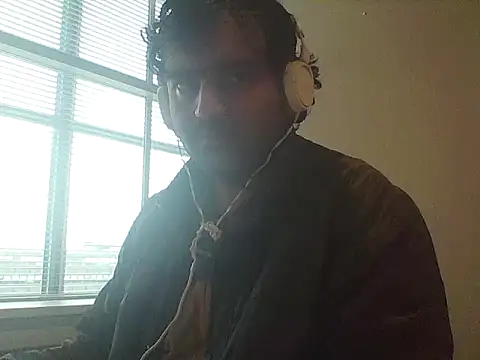 JohnBond009 online show from 10/03/25, 12:13