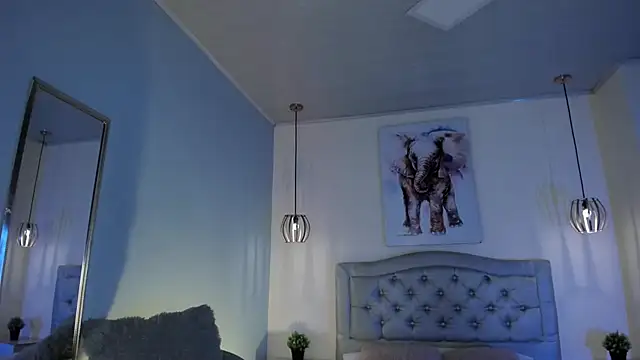 ayshel   online show from 10/28/25, 08:44