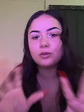 Snapshot of xocrybaby chatting on 10/19/25, 06:19 xocrybaby online show from 10/19/25, 06:19